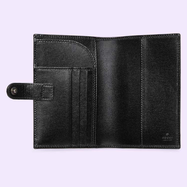 724562.92TCF.1000.002.080.0000.Light GG passport case with Interlocking G